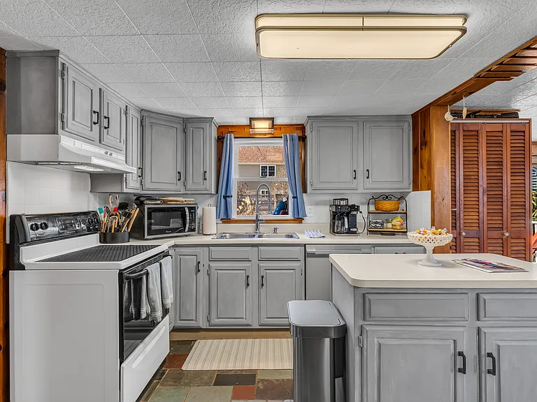 32 Bassett Ln — Photo 21