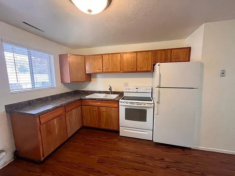166 E 400 N #166 — Photo 3