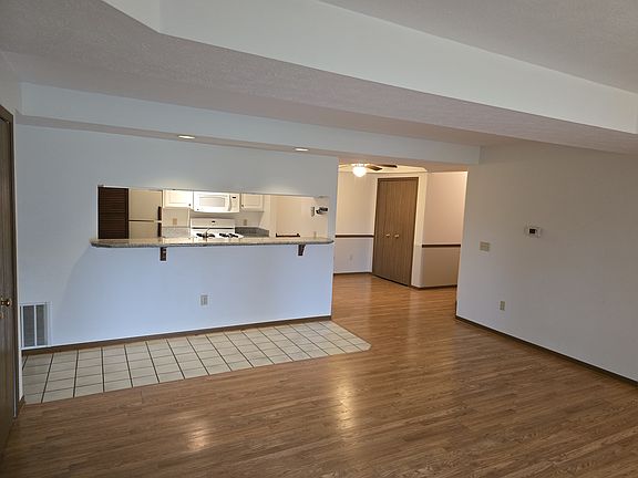3rd image of 8615 Scenicview Dr #5