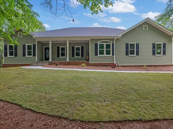 216 Scenic Dr, Hoschton, GA 30548