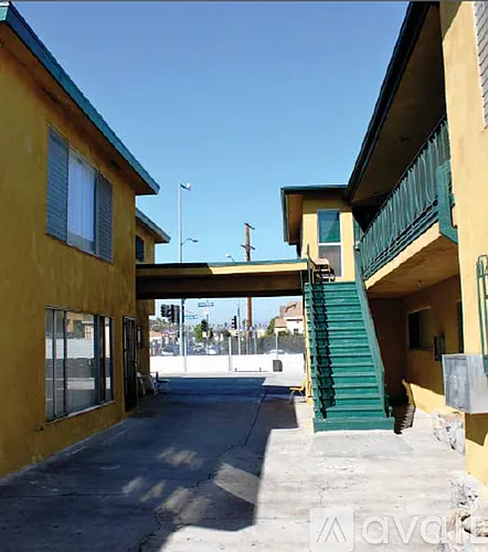 1935 Obama Blvd #3 — Photo 2