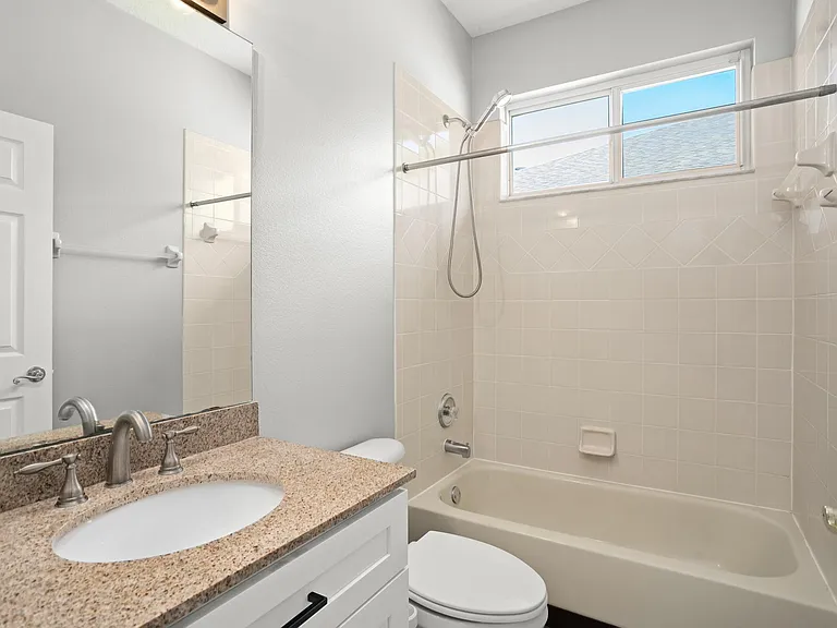 2810 University Acres Dr — Photo 31