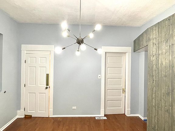 5th image of 2945 N Sacramento Ave Unit 1