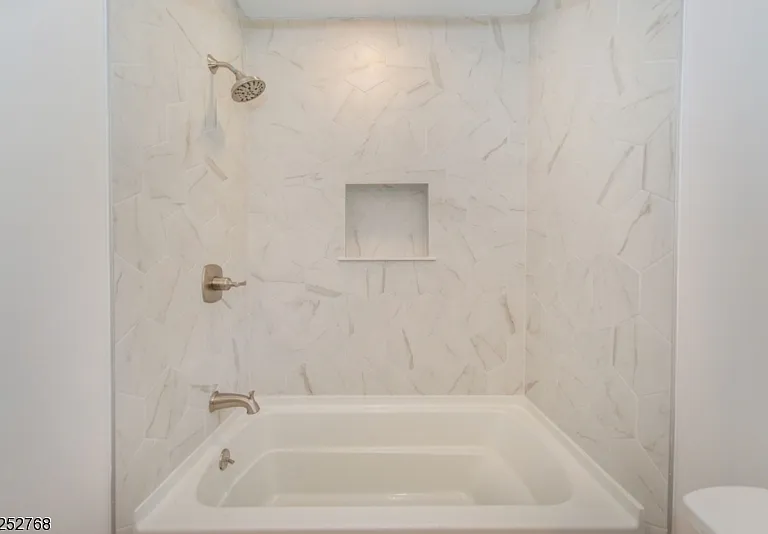 19 Center Ave — Photo 10