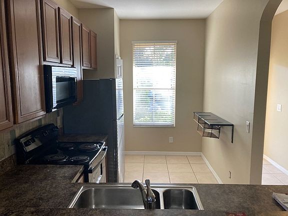 5th image of 1810 Retreat View Cir