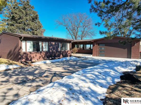 3820 Castle Cir, Lincoln, NE 68524