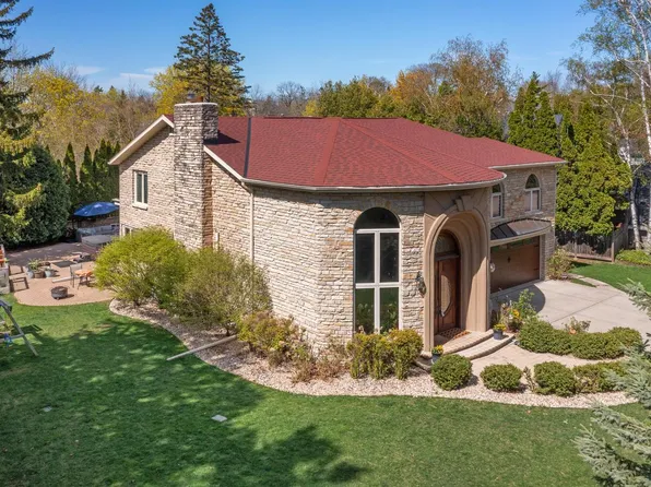 6909 N Belmont LANE, Fox Point, WI 53217