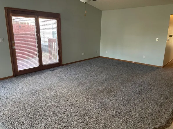 155 Wintergreen Dr, Chatham, IL 62629