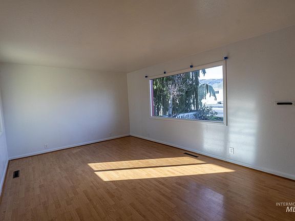 3rd image of 2012 8th Ave