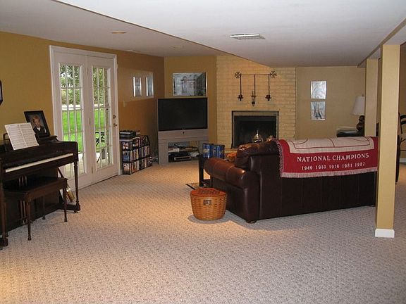 5th image of 65 Williamsburg Ct