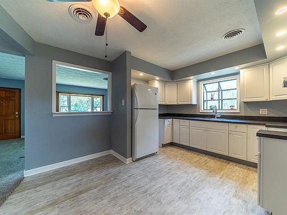 4th image of 2322 Eden Ln