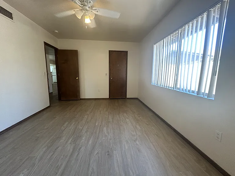 2141 E Manhatton Dr — Photo 4