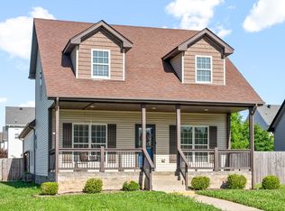 693 Fox Hound Dr, Clarksville, TN 37040