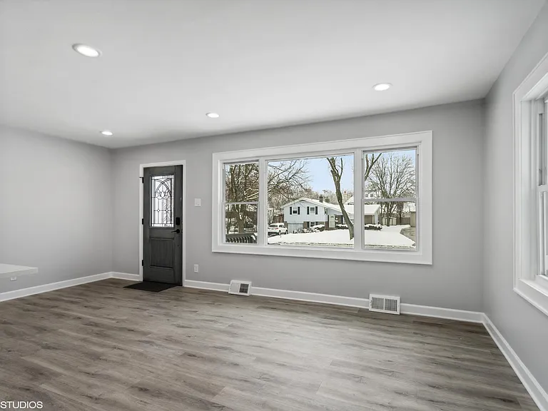810 S Jackson St — Photo 6