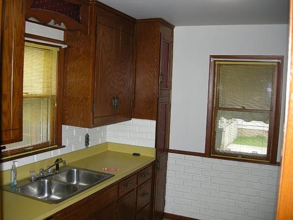 3rd image of 6221 James Ave S