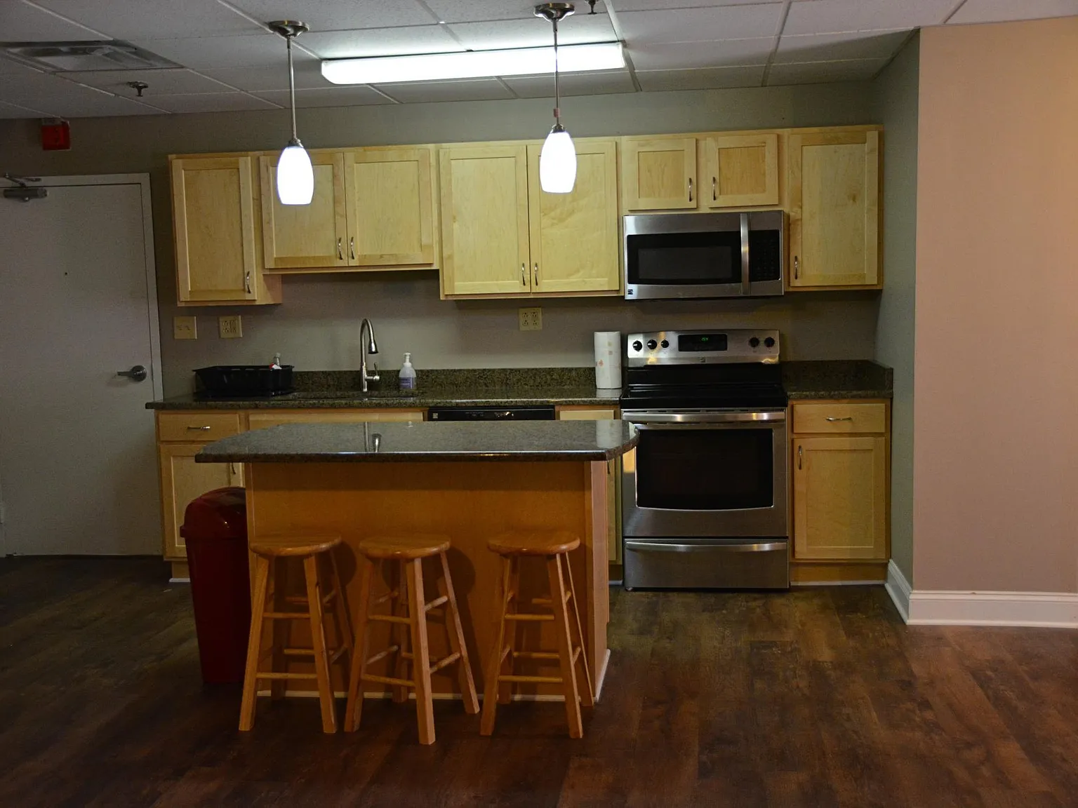 2 bed, 100 sqft, $1,300 — Photo 3
