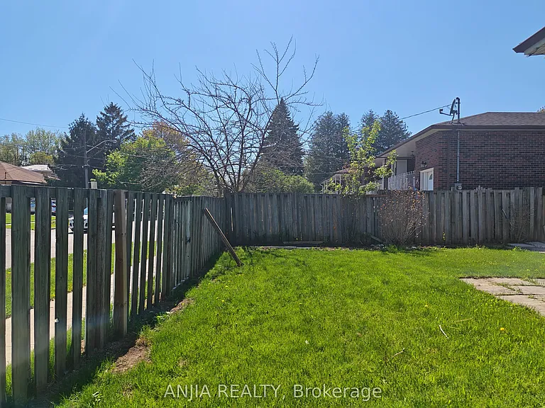58 Kitchener Rd #2 — Photo 11