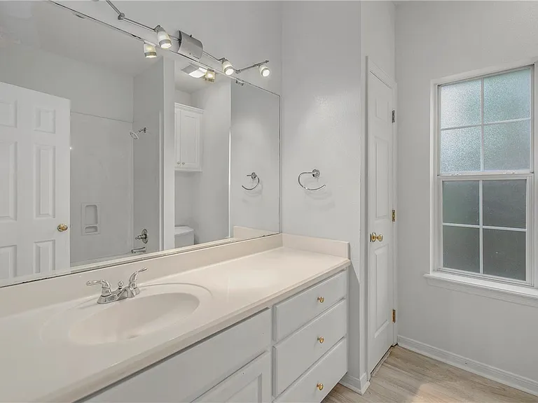 305 Stone Chase Ct — Photo 15