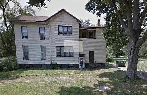 2nd image of 1027 NE Jefferson Ave APT B