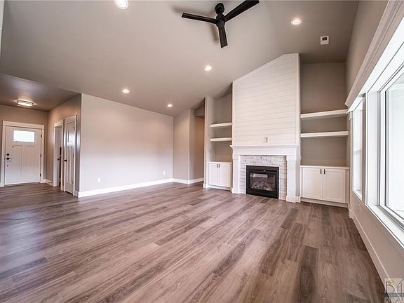 2nd image of 5244 Amherst Dr