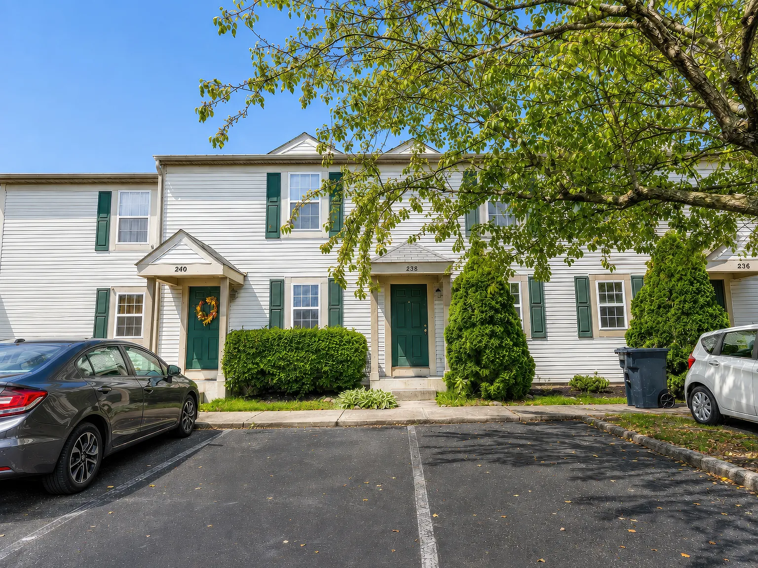 2 bed, 1.5 bath, 1040 sqft, $1,650 — Photo 2