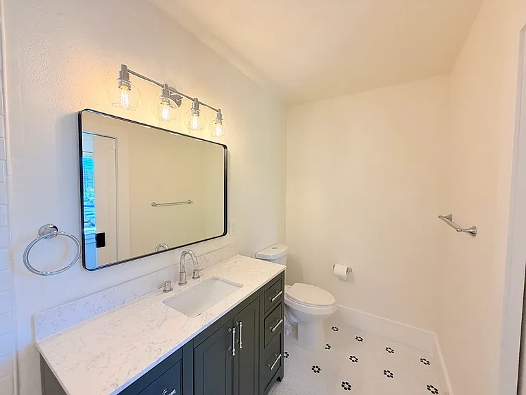 143 W Ivy St — Photo 19
