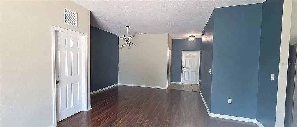 3 bed, 2.0 bath, 1528 sqft, $2,400 — Photo 4