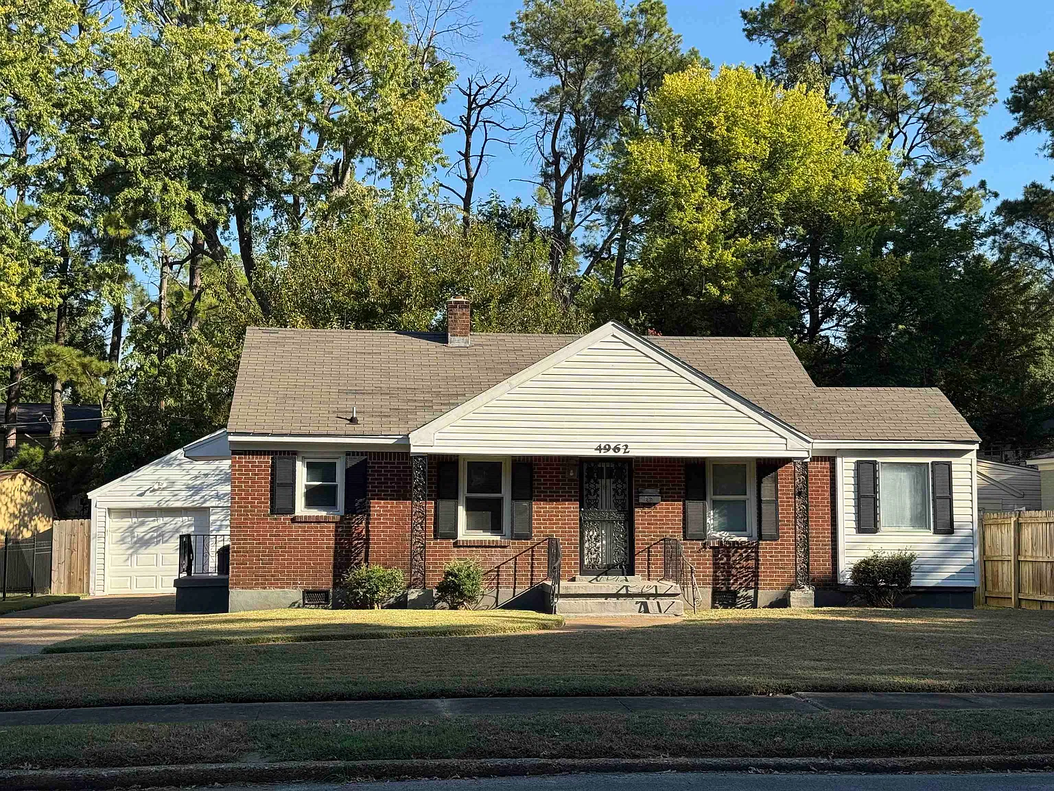 2 bed, 1.0 bath, 941 sqft, $1,450 — Photo 1