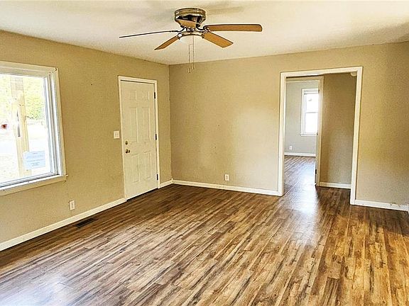 5th image of 109 E Falcon Ln
