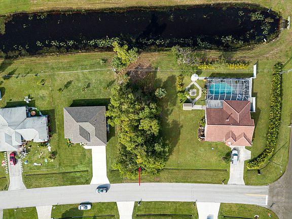 4th image of 2212 SE Charleston Drive