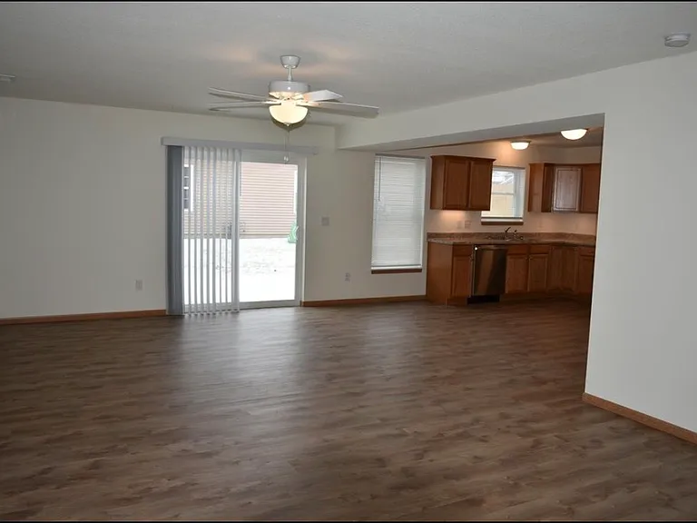 1510 Greyrock Ln — Photo 3