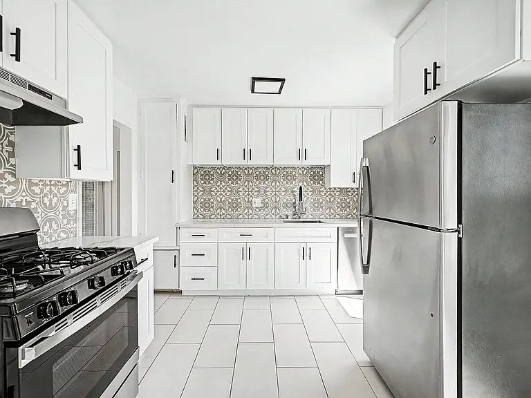 Las Palmas Apartments — Photo 5