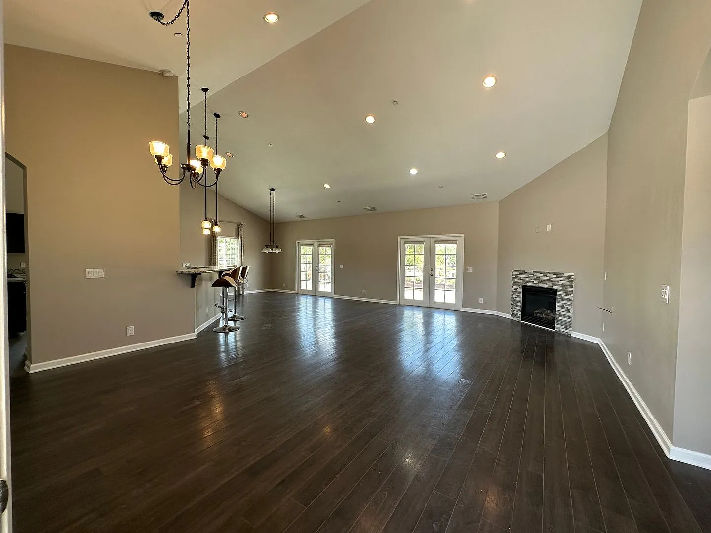 $250 Move-In Special! Updated 3 bedroom 2 bathroom home ready to welcome you HOME! — Photo 2