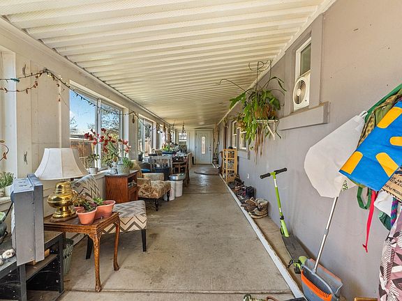 4th image of 1220 Mackay Ct