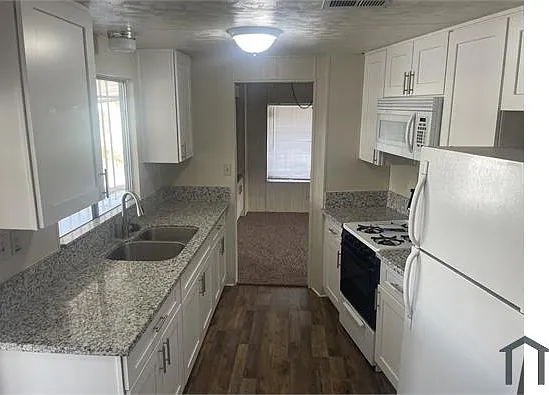 2 bed, 1040 sqft, $1,850 — Photo 2