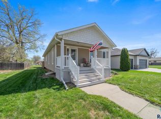 407 E Washington St, Elk Point, SD 57025