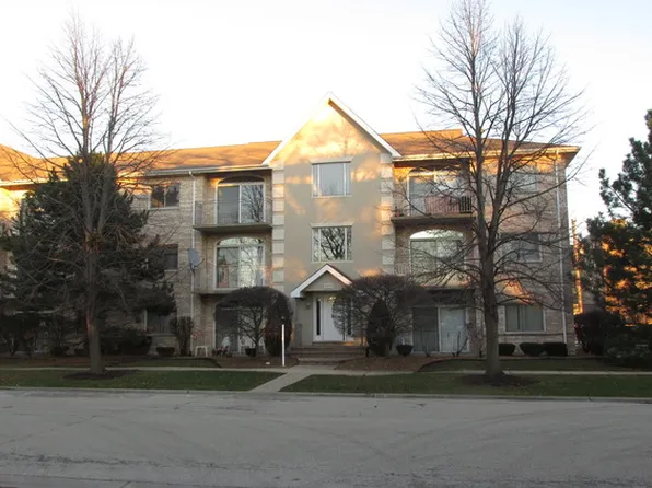 9439 S 79th Ave APT 302, Hickory Hills, IL 60457