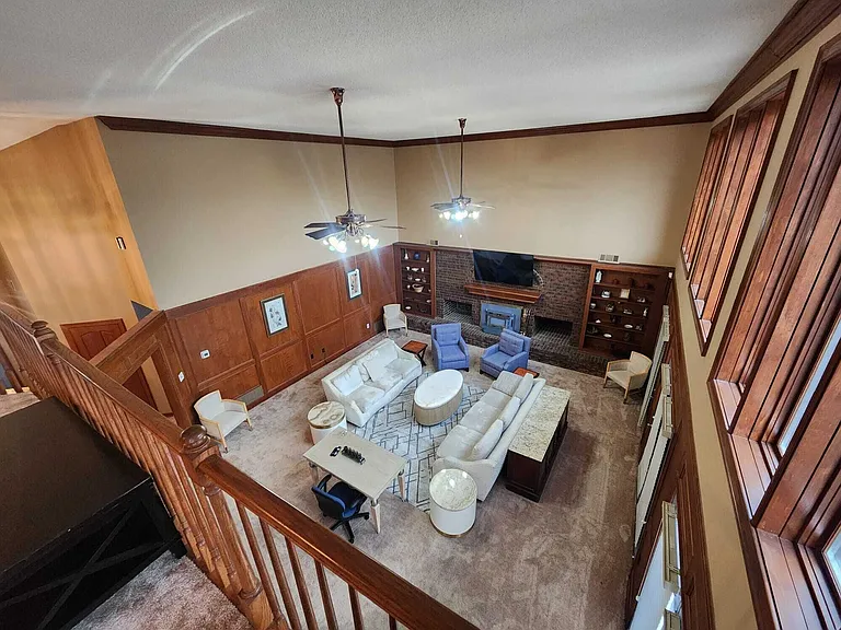 8220 Hunters Creek Dr — Photo 33