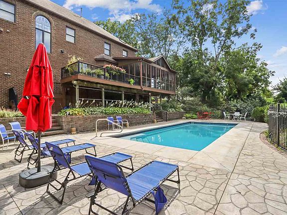 4th image of 1 Acorn Ct