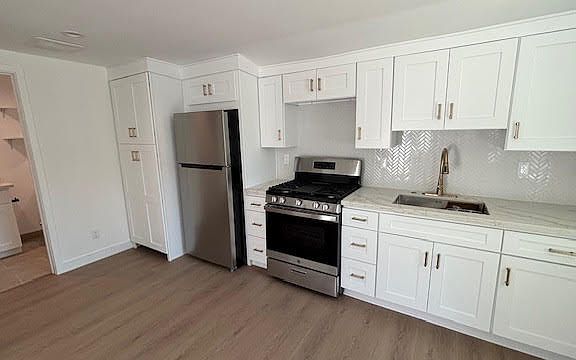 5th image of 4882 Bruges Ave