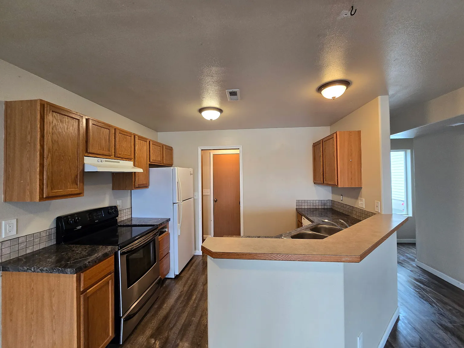 3 bed, 1.5 bath, $1,750 — Photo 2