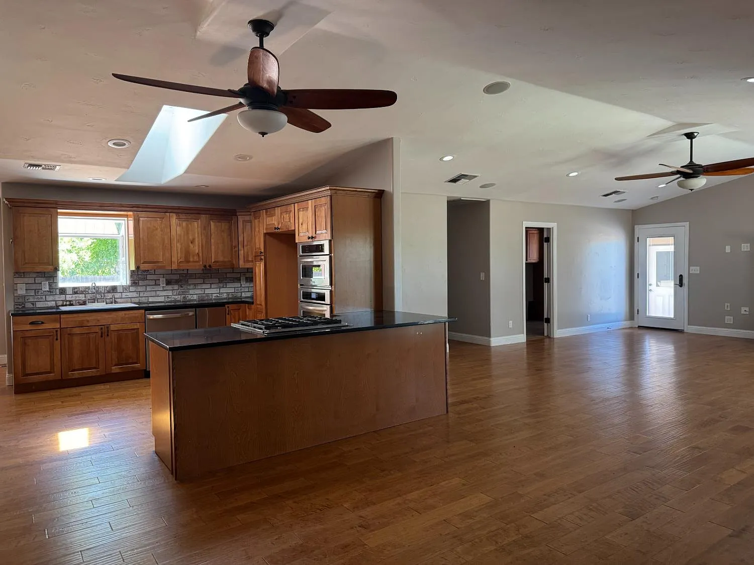 3 bed, 2758 sqft, $3,500 — Photo 1