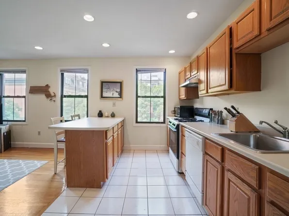 28 Milford St #3, Boston, MA 02118