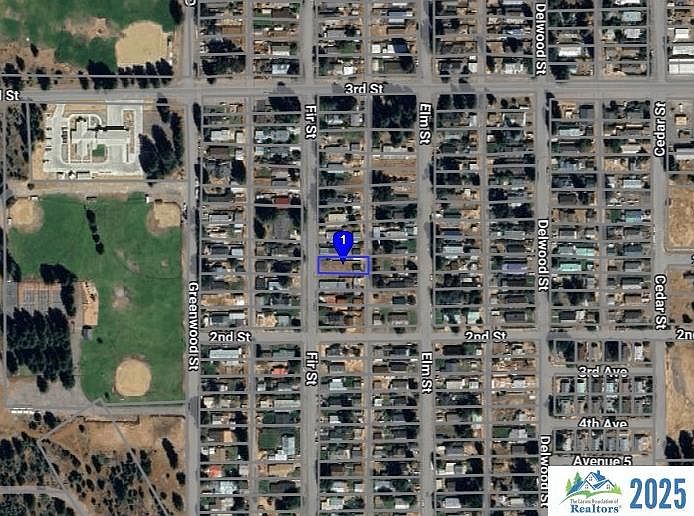 2nd image of 206 Fir St