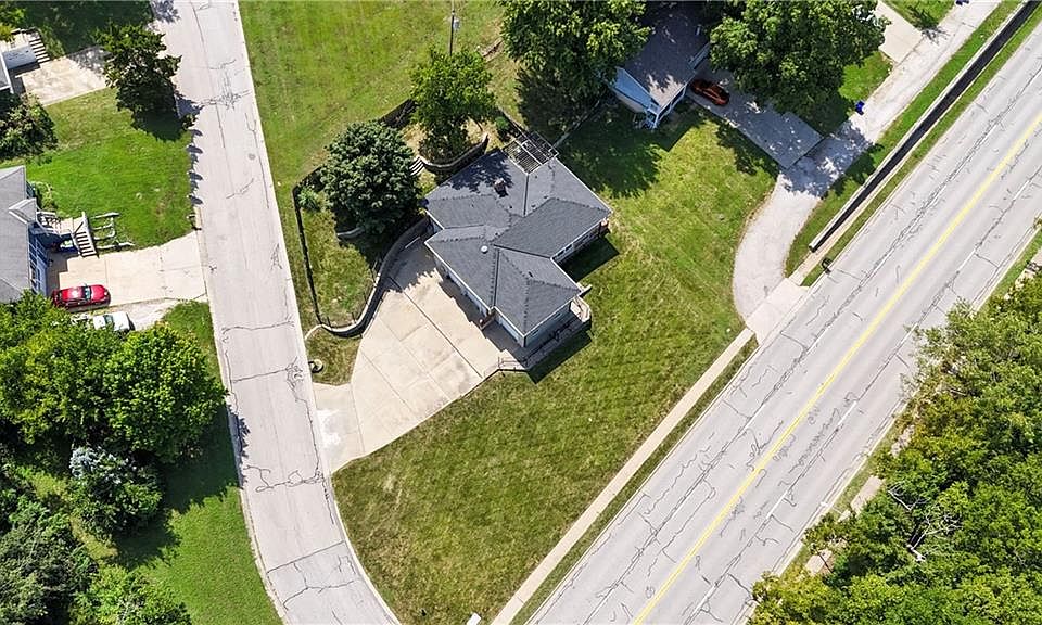 2nd image of 5902 Noland Rd