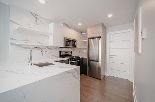 2nd image of 4423 N Ashland Ave #203