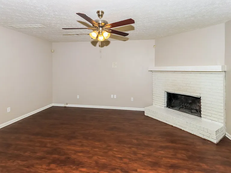 8912 Saddlewood Dr — Photo 3
