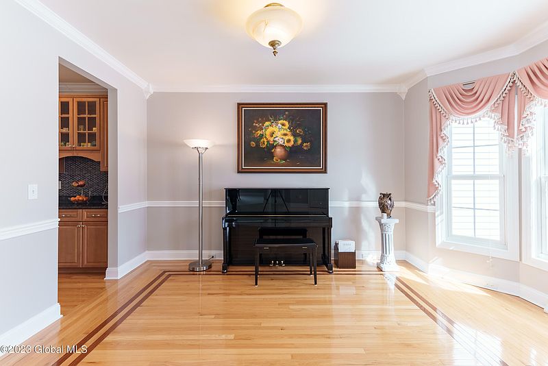 5th image of 25 Devonshire Way