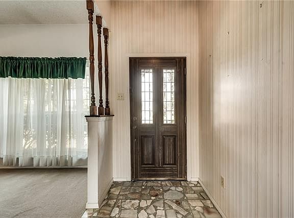 3rd image of 902 Woodhaven Ln
