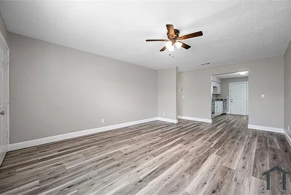2 bed, 918 sqft, $1,900 — Photo 4